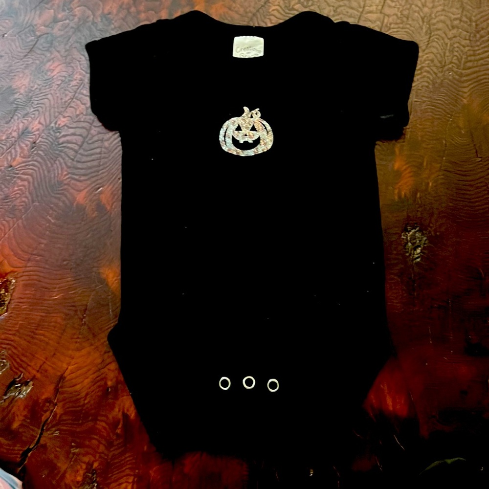 🆕 Leopard Pumpkin Onesie- 12-18mos